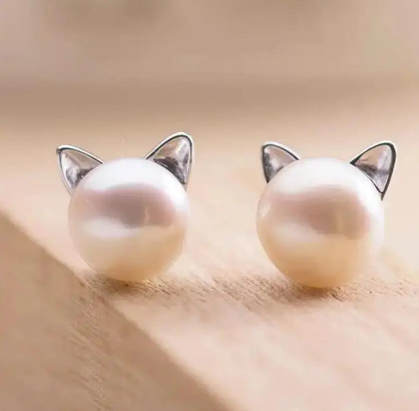 Small Pearl Cat Stud Earrings